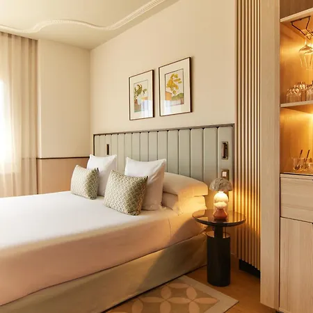 Hotel Grand Central, Small Luxury
