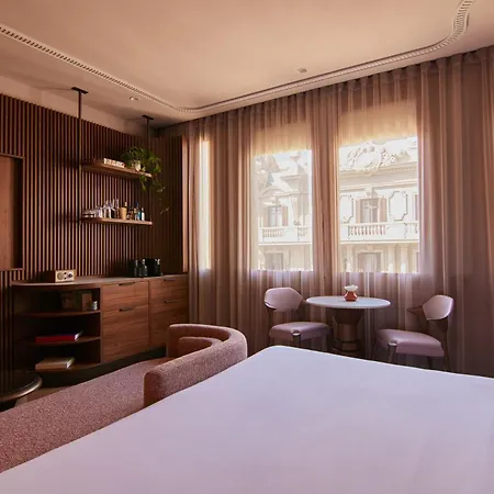 Grand Central, Small Luxury