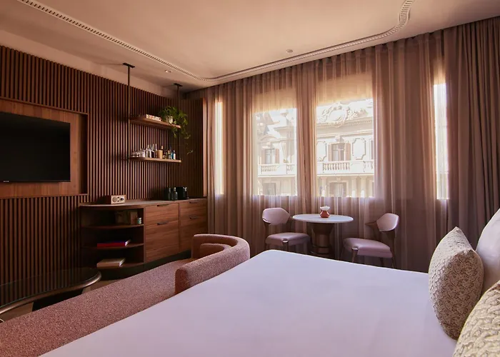 Grand Central, Small Luxury